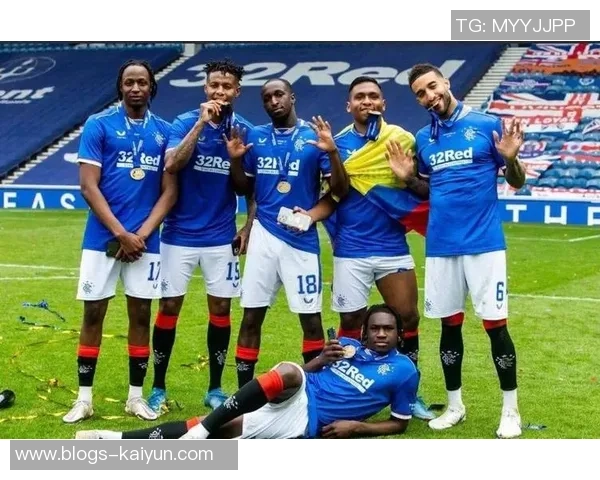 帕纳辛纳与巴塞罗那的巅峰对决展现足球魅力与激情的较量